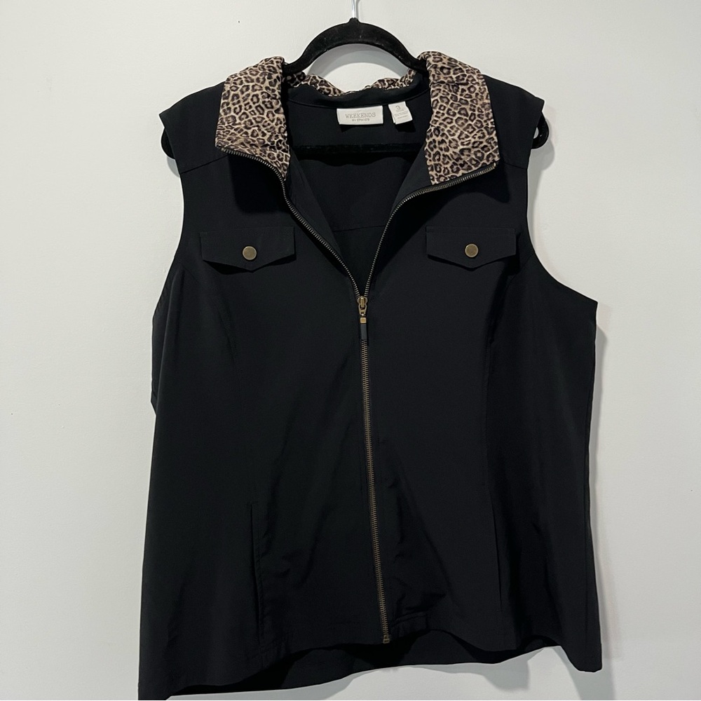 Sleeveless Black Zip Front Vest with Leopard Collar weekends by chicos size 3